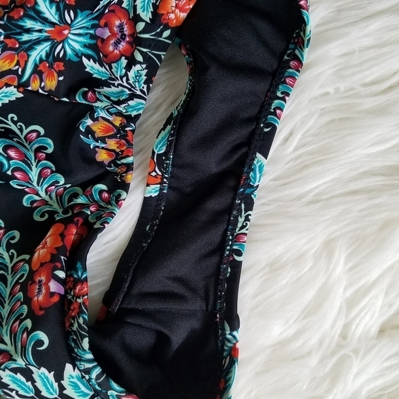 Jessica Simpson Estilo Floral Ruffle One-Piece Swimsuit Size Small - Picture 11 of 13